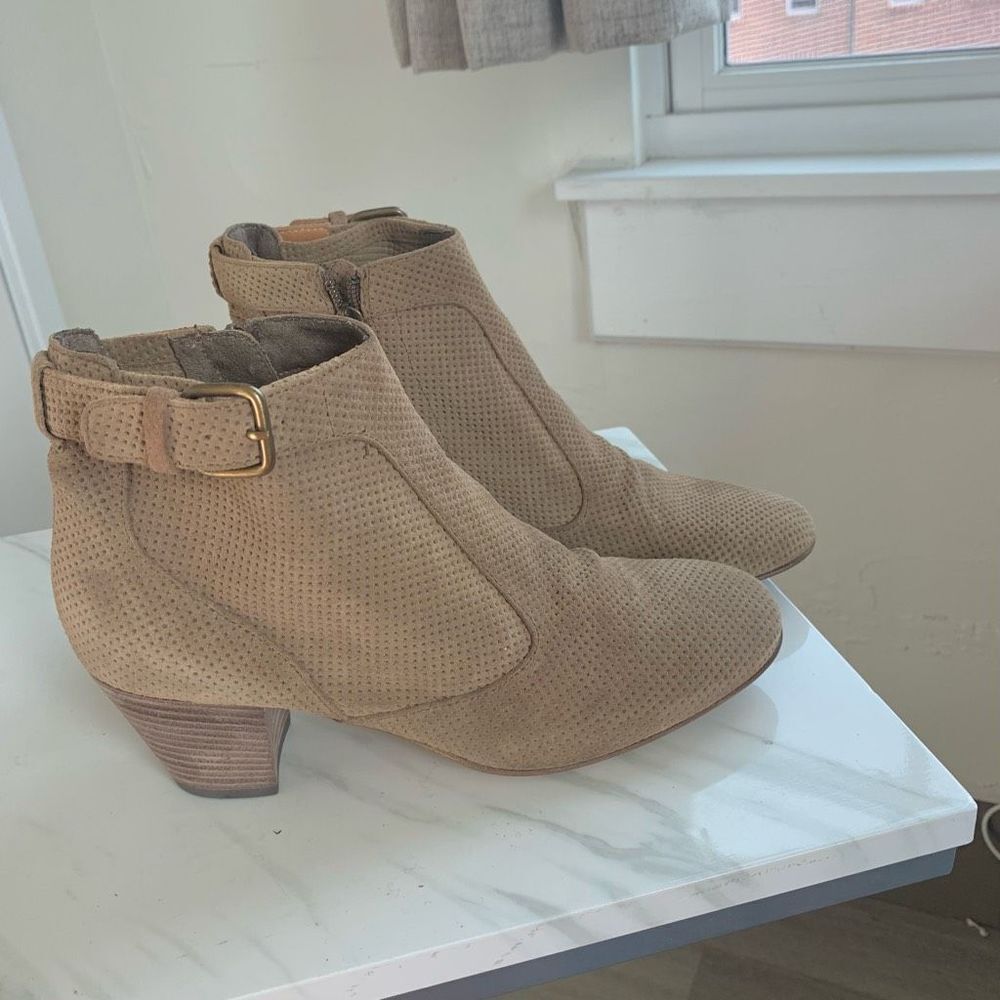 AQUATALIA brown perforated leather ankle boots booties 8.5 fits like 8